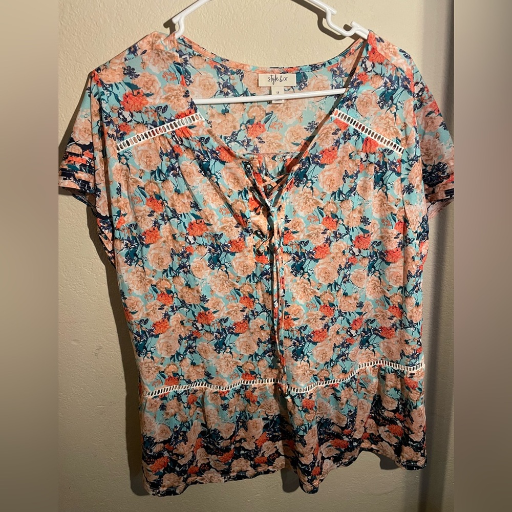 Style and company woman’s peach blue flower top short sleeve necktie-1XL